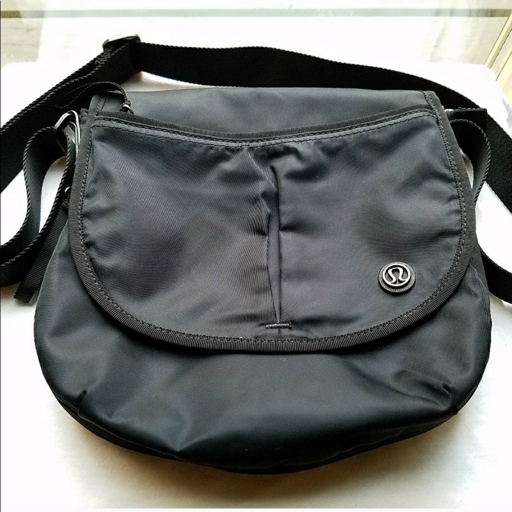 Lululemon Essentials Crossbody Bag